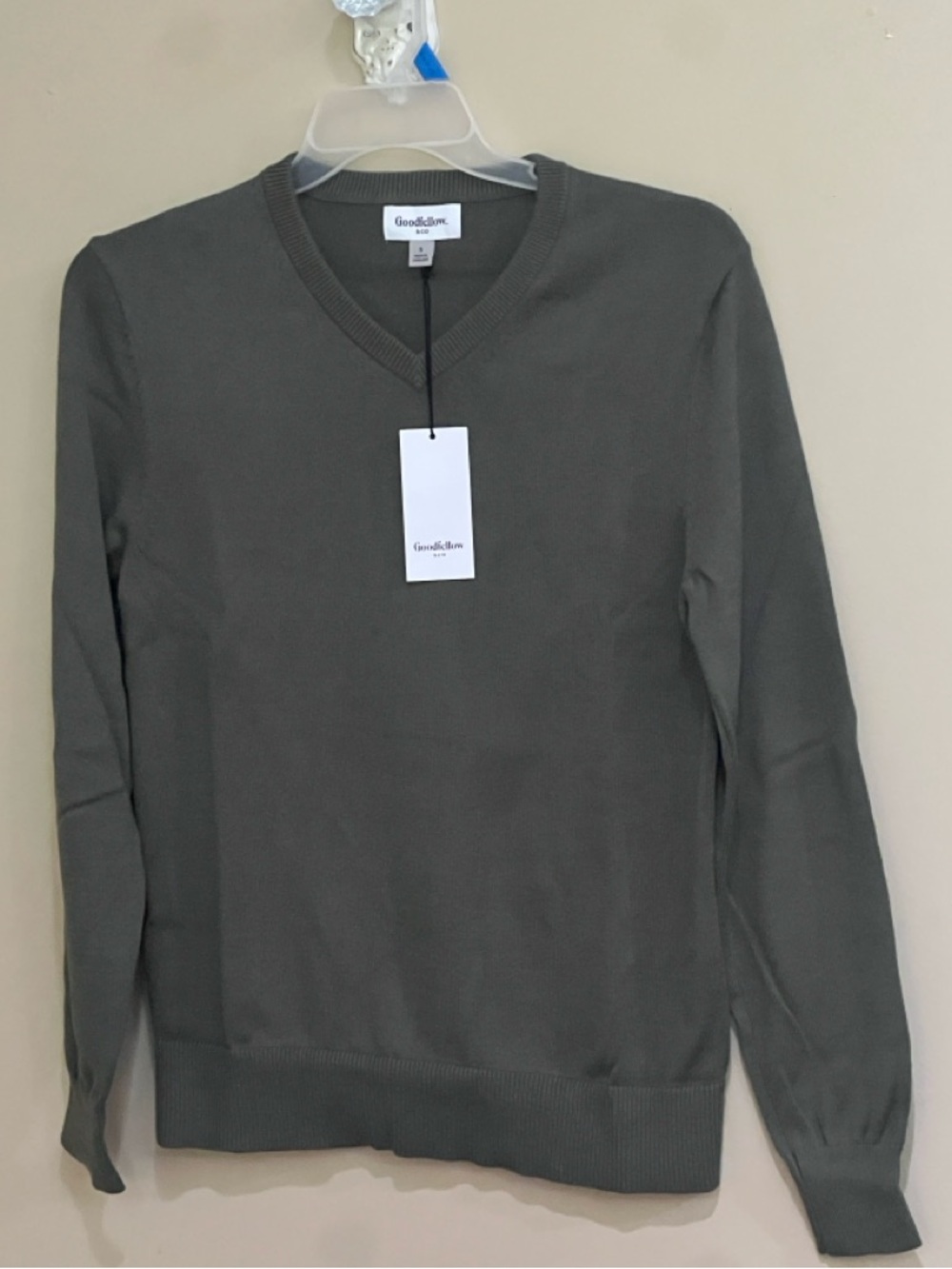 Goodfellow & Co Men's V-Neck Sweater in Olive